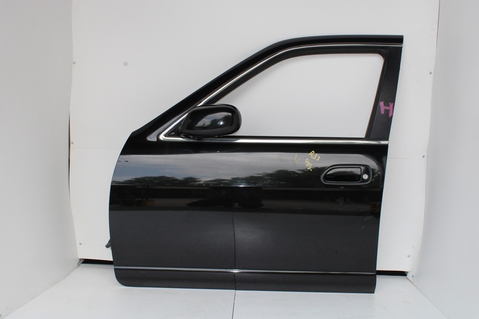 JDM 1993-1997 NISSAN SKYLINE R33 COMPLETE PAIR OF LEFT AND RIGHT FRONT DOORS ( SEDAN MODEL )